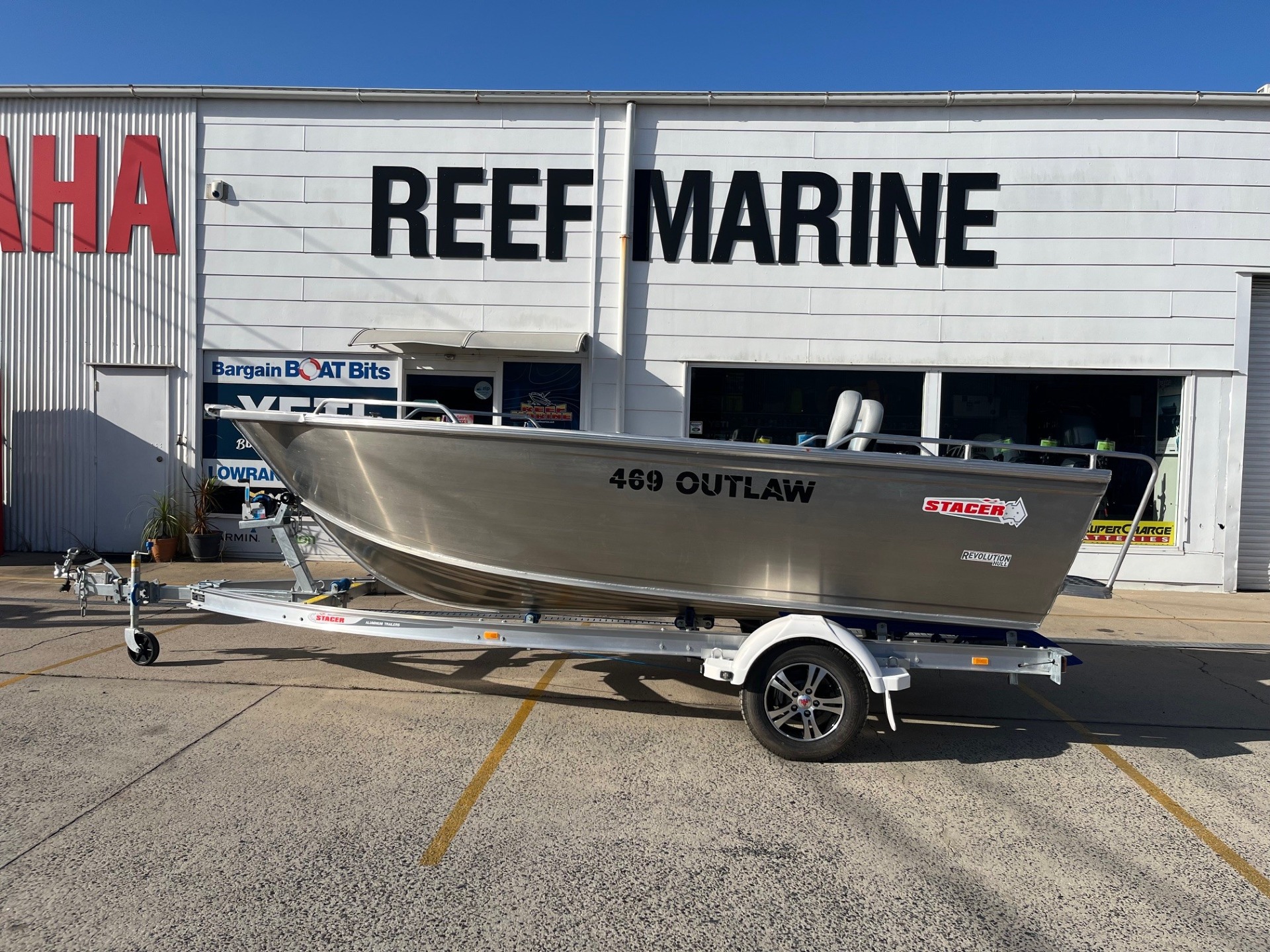 469 Outlaw TS - Side view